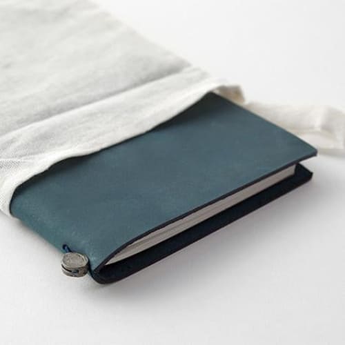 TRAVELER’S notebook cover Blue in Leather - TRAVELER’S