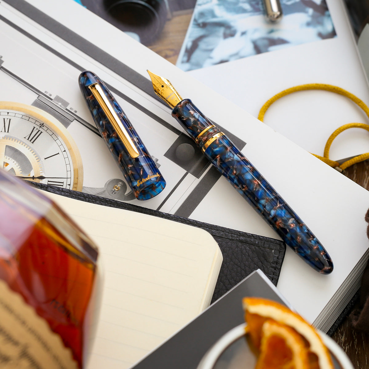 Kit de paquete Estie Regular Nouveau Blue - Pluma estilográfica con adornos dorados - Fina